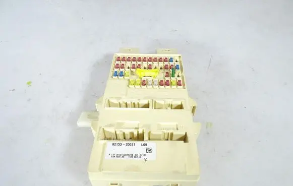 SsangYong Tivoli Engine control unit/module 8215335031