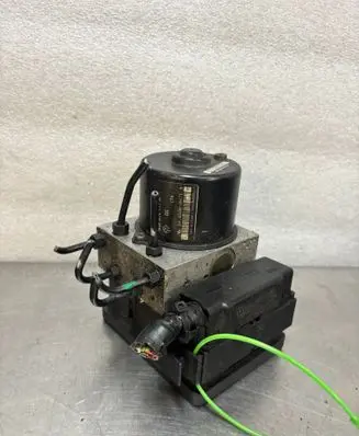 Volkswagen Golf V Master brake cylinder