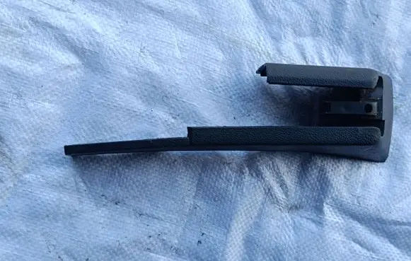 Volkswagen Touareg I Front driver seat rail trim 7L0881480