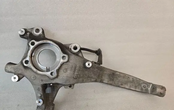 Volvo XC90 Front wheel hub 32298139