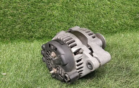 Opel Zafira C Generator/alternator 13579668
