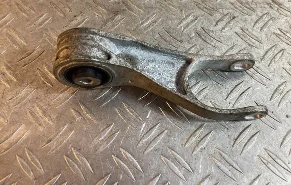 Porsche Macan (95B) Engine mounting bracket 95B199331