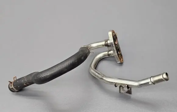 Coolant pipe/hose
