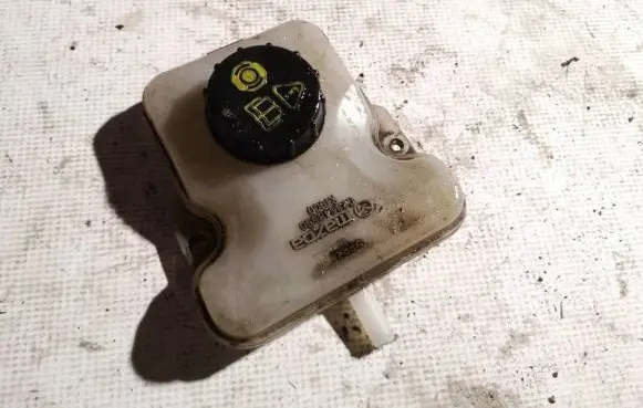 Brake fluid reservoir