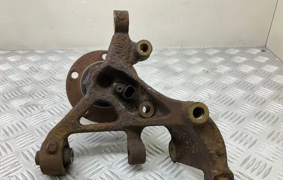 Rear wheel hub