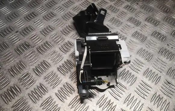 Rear seatbelt