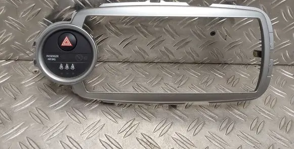Radio/GPS head unit trim
