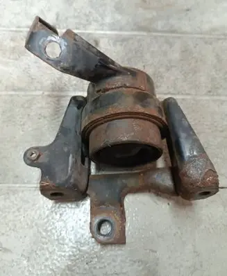 Toyota Avensis T250 Engine mount bracket 