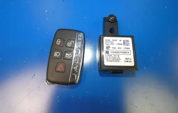 Jaguar XE Ignition key/card 