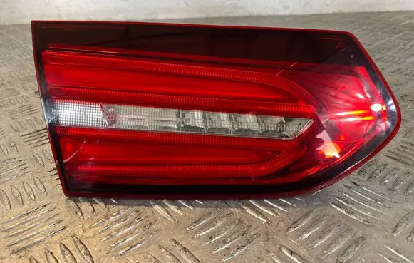 Tailgate rear/tail lights