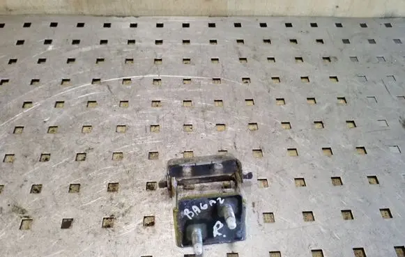 Ford Focus Tailgate/trunk/boot hinge