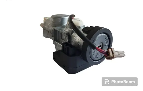 Nissan X-Trail T30 Ignition lock 28590C9902