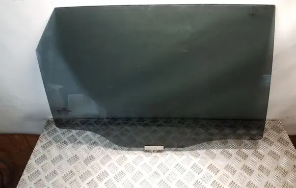 KIA Sorento Rear door window glass
