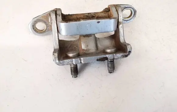 Nissan Primera Tailgate/trunk/boot hinge