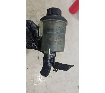 Volvo V70 Power steering fluid tank/reservoir 6G913R700BC