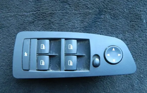 BMW 1 E81 E87 Electric window control switch 9132082