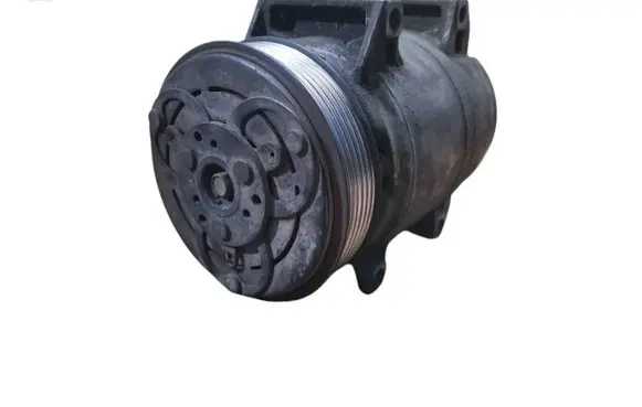 Volvo V70 Air conditioning (A/C) compressor (pump) 8708581