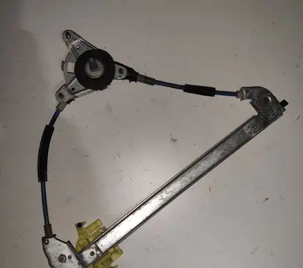 Rear door manual window regulator