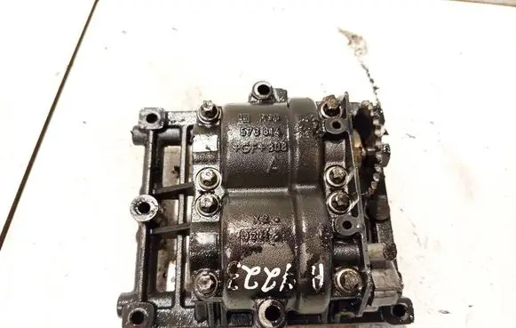 Opel Omega B2 Oil pump 90573813 201807