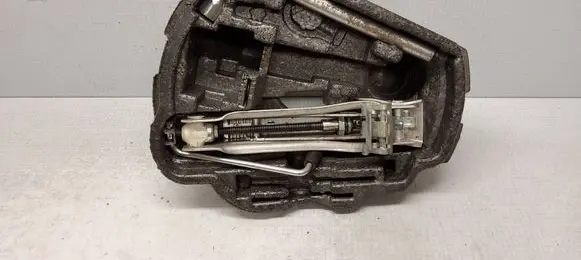 Volkswagen Golf IV Tool set 8L0011031A 171012219A