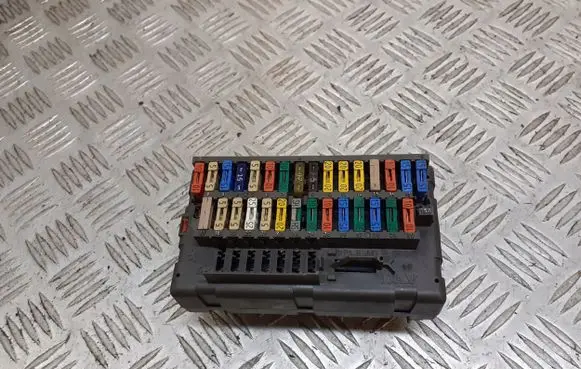 KIA Carens I Fuse box cover BRAK