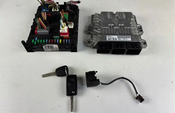 Citroen C5 Fuse module 966689568002