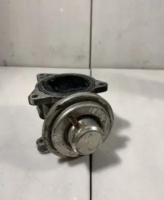 Skoda Octavia Mk2 (1Z) EGR valve 038129637D