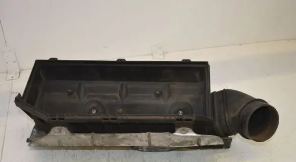 Mercedes-Benz E W210 Air filter box A6130940387