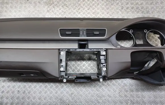 Volkswagen PASSAT B7 Dashboard ZCB3C2857003