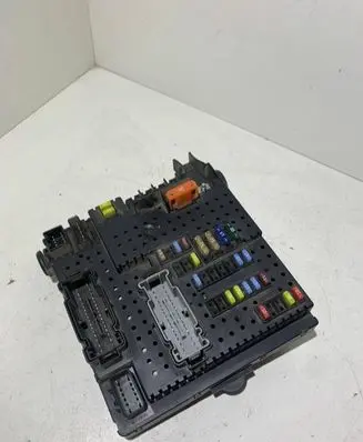 Volvo S60 Fuse module 30728512 28017881