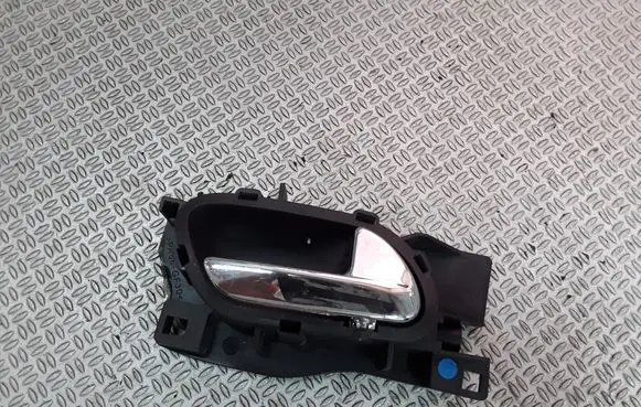 Peugeot 407 Front door interior handle