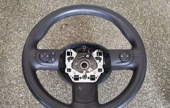 Mini One - Cooper Coupe R56 Steering wheel