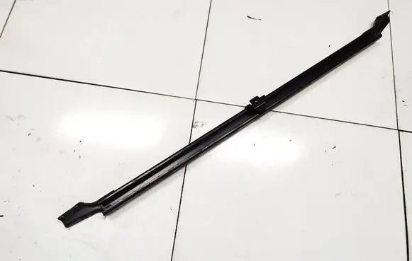 Engine mounting bracket
