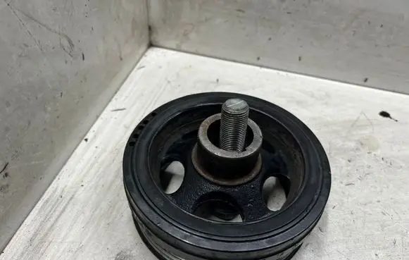 Mercedes-Benz CLS C219 Crankshaft pulley 2218470
