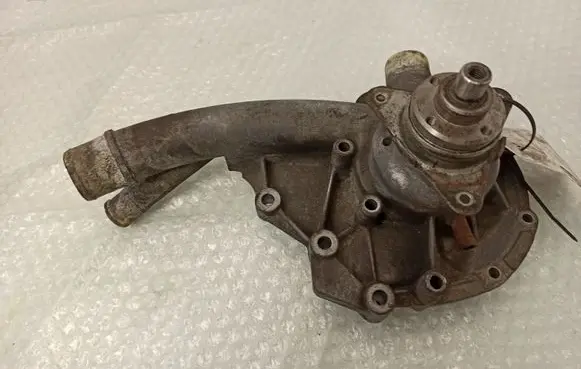 Mercedes-Benz E W123 Water pump