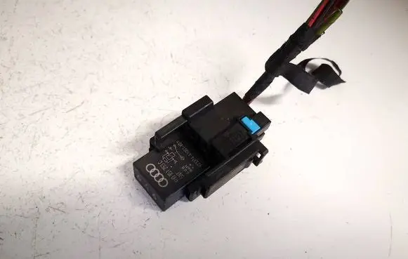Volkswagen PASSAT B7 Other relay 4h0951253c