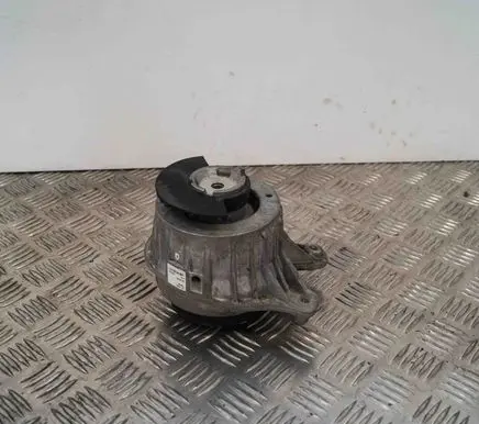 Mercedes-Benz C W205 Engine mount bracket A2052406817