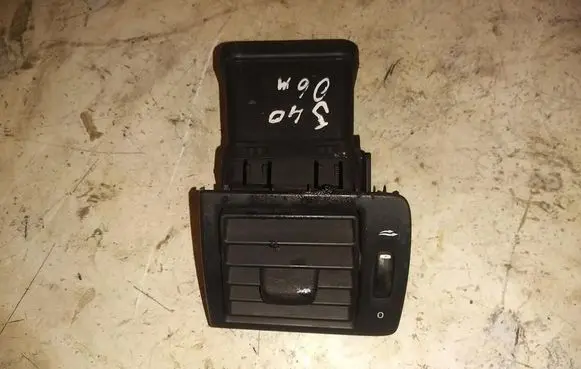 Volvo S40 Quarter panel pressure vent 30715098