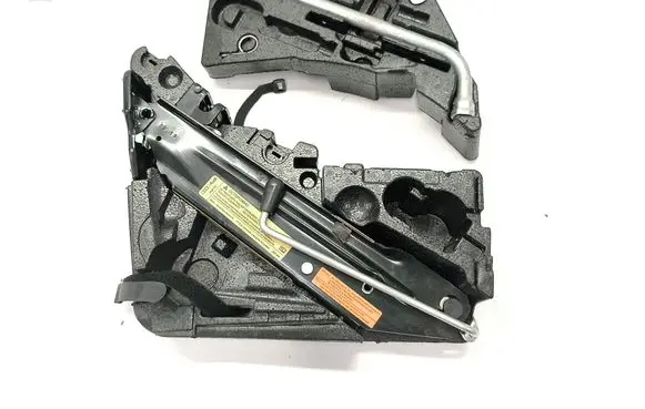 Audi Q7 4L Tool set 4L0012113E