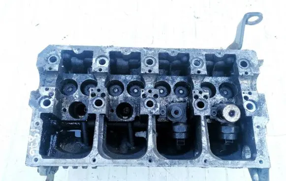 Volkswagen PASSAT B5 Engine head 038103373r