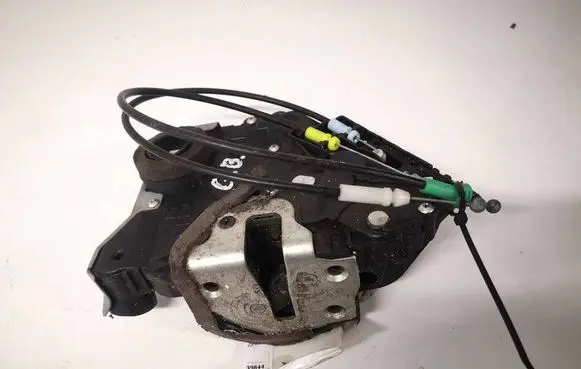 Toyota Yaris Front door lock 