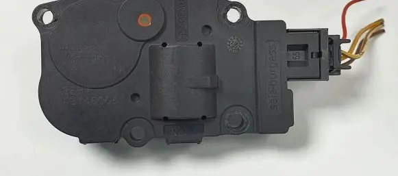 Mercedes-Benz C W204 A/C air flow flap actuator/motor EFB330