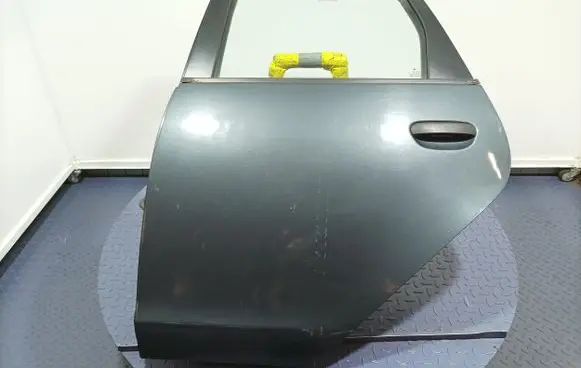 Mitsubishi Colt Rear door