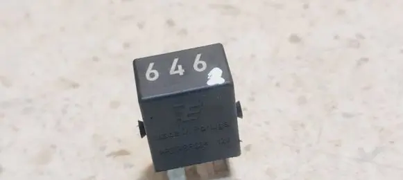 Volkswagen Golf Plus Other relay 4H0951253C 24991 V23374A1001X010