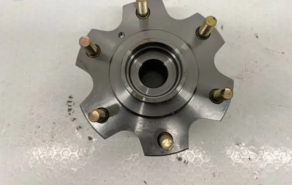 Mitsubishi Pajero Front wheel bearing hub