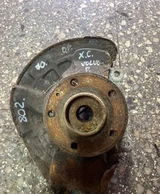 Volvo XC70 Front wheel hub