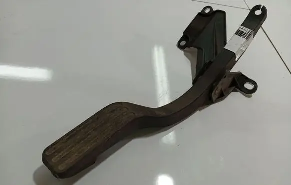 Ford Mondeo Mk III Accelerator throttle pedal
