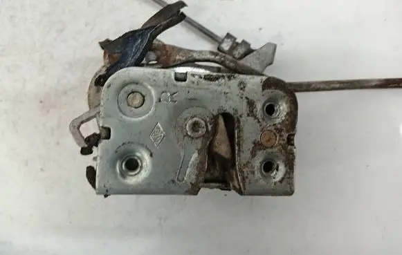 Mitsubishi Pajero Front door lock