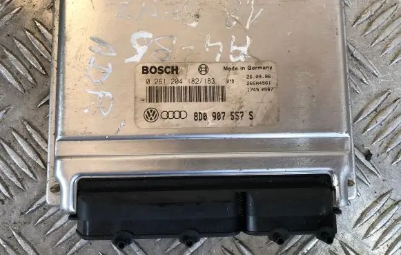 Audi A4 S4 B5 8D Engine control unit/module 8D0907557S 26SA4561 0261204182