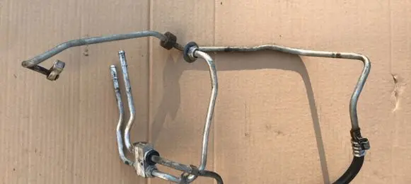 Gearbox oil cooler pipe/hose